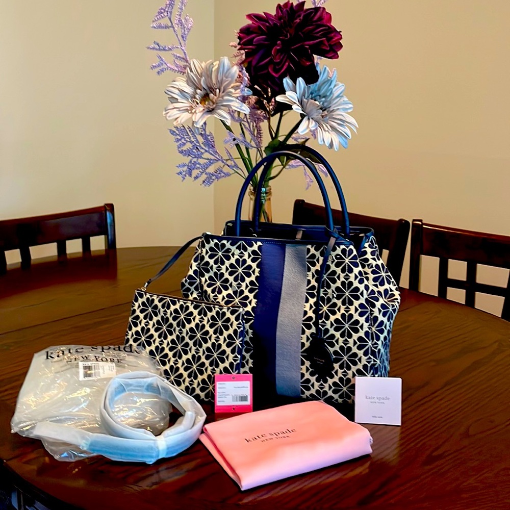 Kate Spade ♠️ NWT Never used Multi blue MediumTote. Beautiful bag